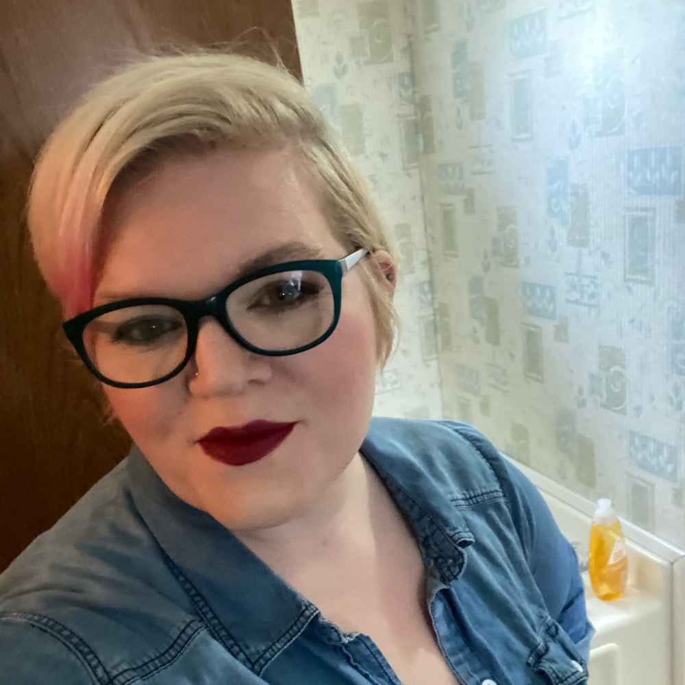 Meet your Posher, Julia